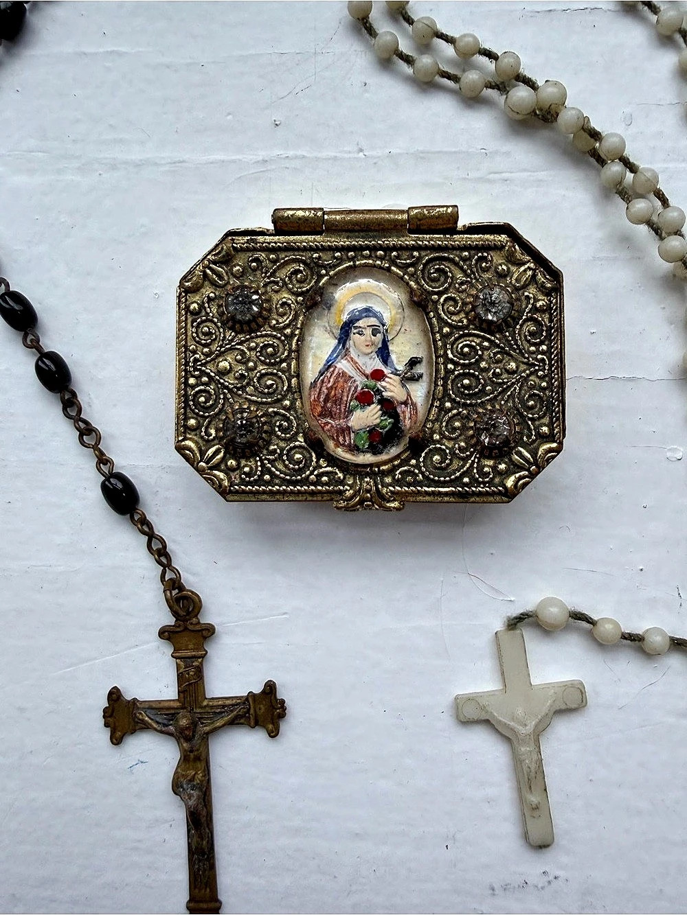 Ornate Religious Box & Rosary Set in Gold